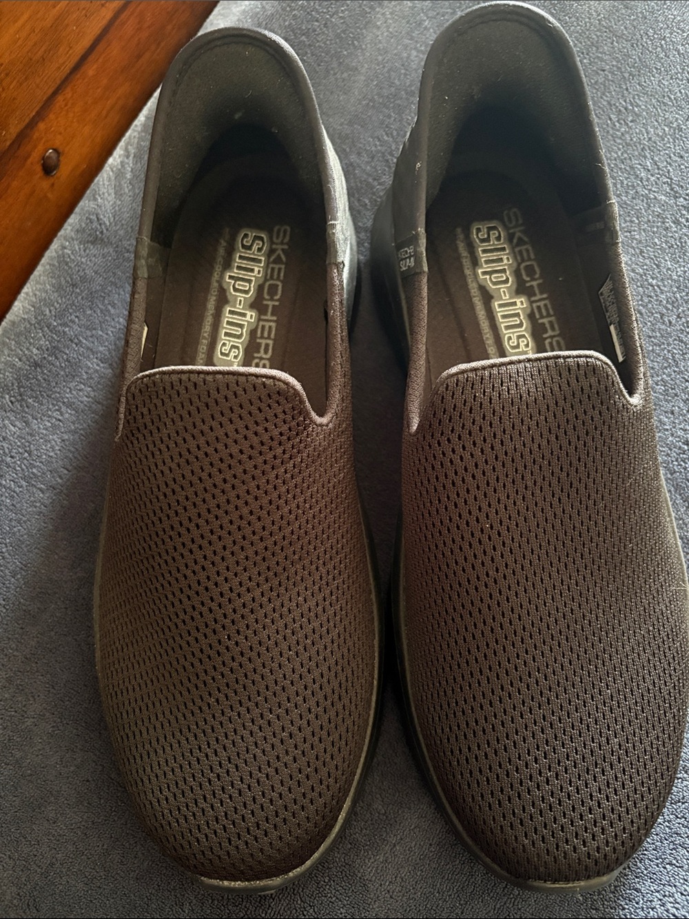 Skechers woman’s Black Slip-On Mesh Loafers Sz 10
